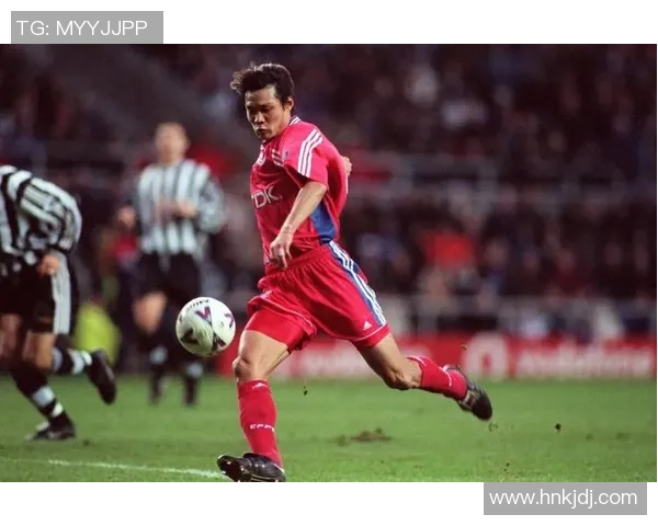 国内痞帅足球明星的魅力与风采解析他们如何在绿茵场上征服球迷 国内痞帅足球明星的魅力与风采解析他们如何在绿茵场上征服球迷